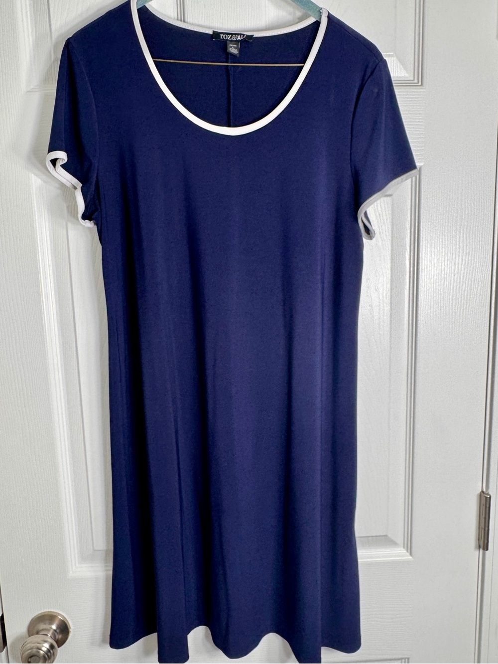 EUC Roz & Ali. navy blue t-shirt dress size: Petite Large.